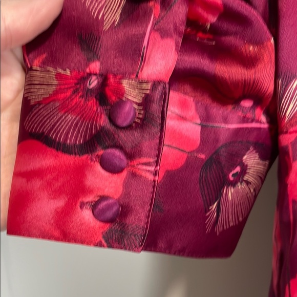 Guess Vintage Red and Pink Floral Blouse 3/4 Sleeve Fitted - Picture 9 of 10